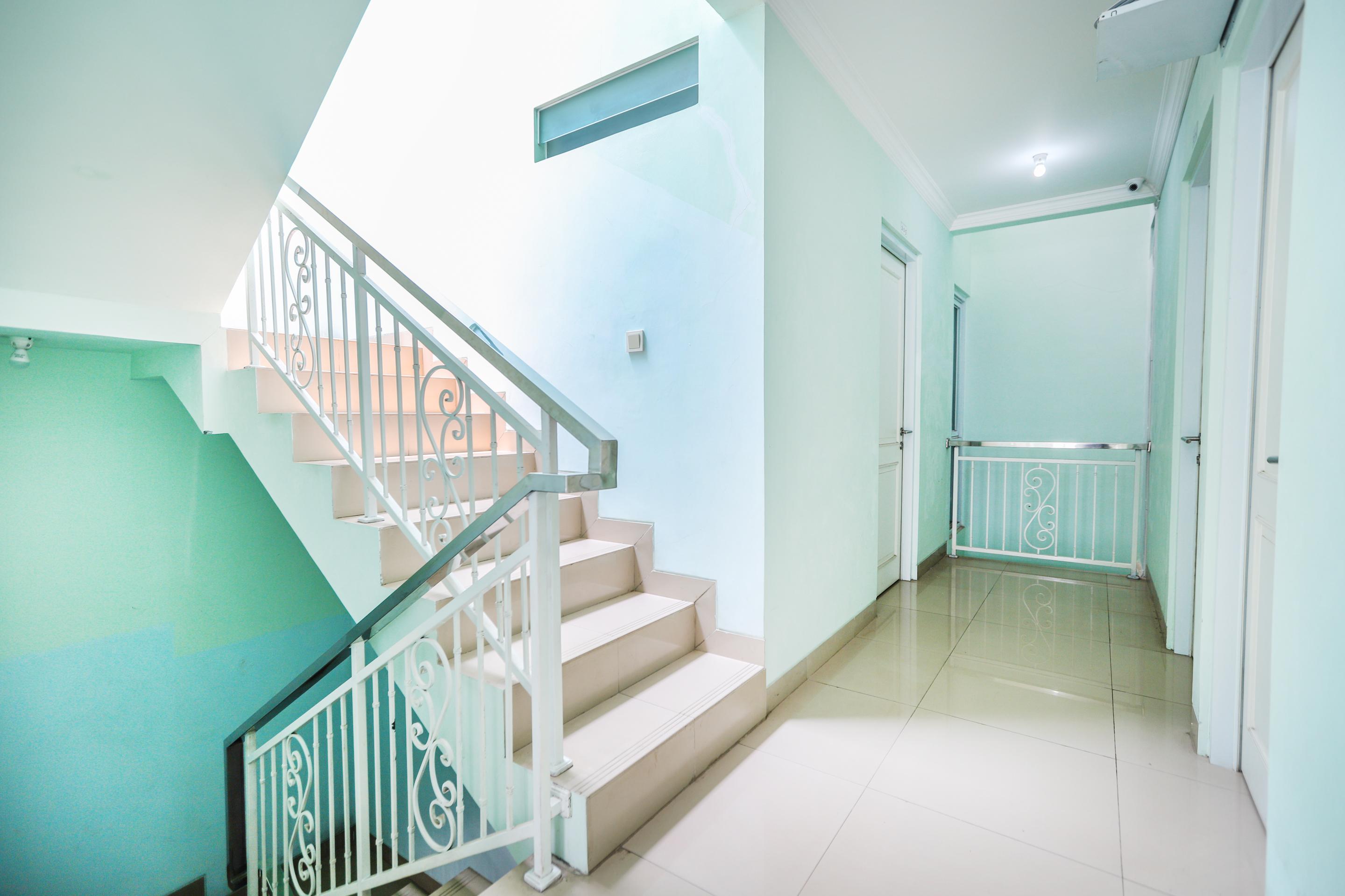 Oyo 1551 Studento Guest House Тангеранг Екстер'єр фото